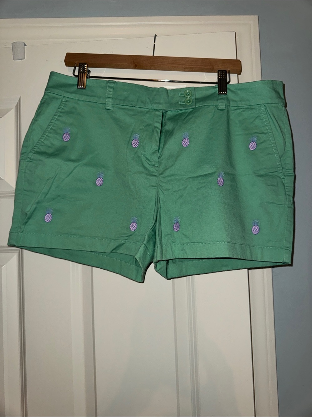 Vineyard Vines Mint Green Pineapple Embroidered Cargo Shorts